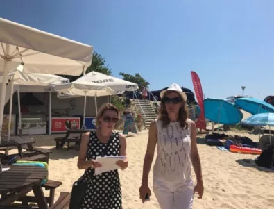 Ангелкова разпореди на концесионера на плаж „Равда- Академика“ да смени част от чадърите