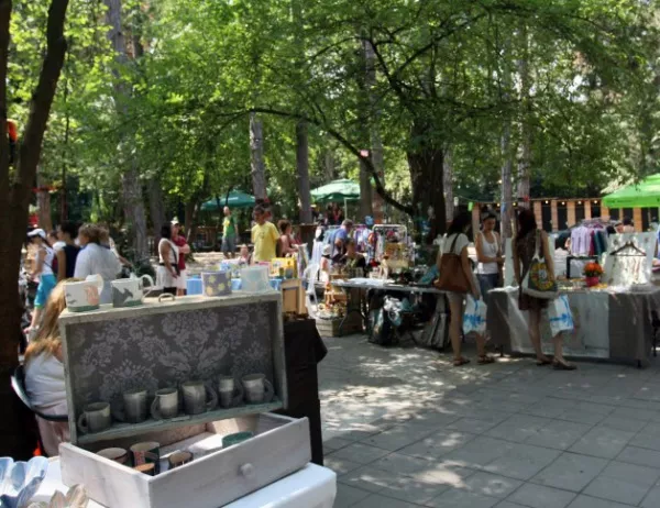 Градински базар на изкуствата завладя Борисовата градина