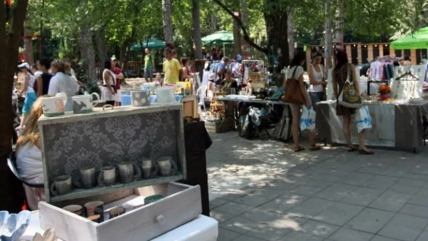 Градински базар на изкуствата завладя Борисовата градина