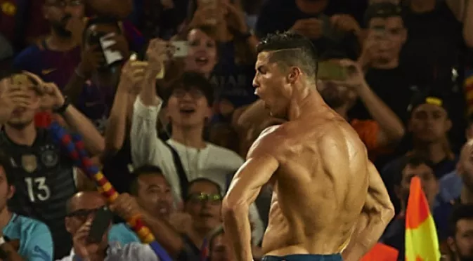 Роналдо изкопира Меси при отпразнуването на гол (СНИМКА)