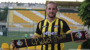 Кадър на Левски с емоционално послание съм Ботев Пловдив: Нека новият ви стар дом да е изпълнен с голове, победи и трофеи