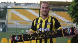 {{ otherArticle[0].article.title }}