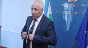 Министърът на здравеопазването Николай Петров подаде оставка 