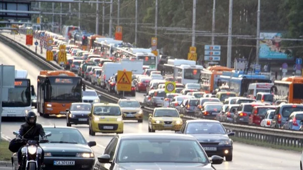 Пускат движението от "Монтевидео" до ул. "Народно хоро"