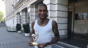 {{ otherArticle[0].article.title }}