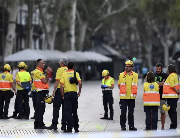 Шофьорът на вана от Барселона се укрива в ресторант, вероятно са взети заложници