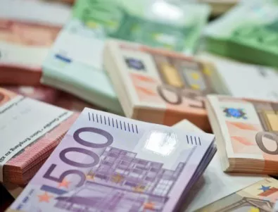 81-годишна даде 5 000 евро на телефонни измамници
