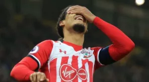 На вниманието на Челси и Арсенал: Ван Дайк е в Лондон (СНИМКА)