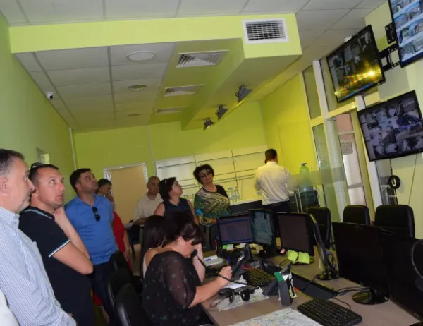 Кметове впечатлени от системата за видеонаблюдение в Бургас