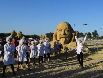 Фестивал на пясъчните фигури радва жители и гости на Бургас до септември (ВИДЕО)