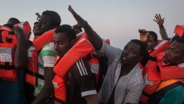 Испания ще третира пристигналите с кораб 629 мигранти "абсолютно нормално"