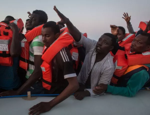 Лодка с мигранти потъна край Гърция, две деца загинаха