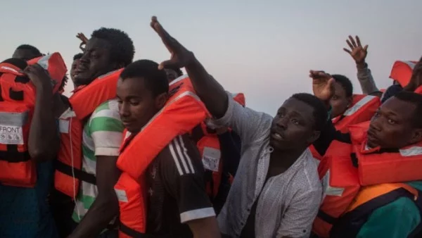 Лодка с мигранти потъна край Гърция, две деца загинаха