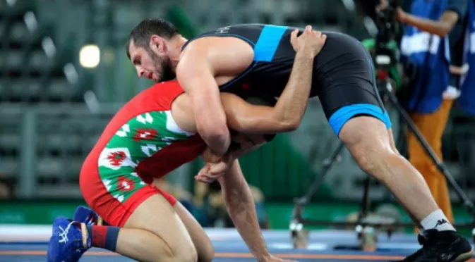 Две български победи на старта на Световното по борба