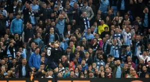 4 години по-късно: Рууни бележи за друг отбор, но пред едни и същи фенове (СНИМКА)