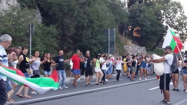 Подновяват протестите в Асенoвград заради пуснатите под гаранция роми