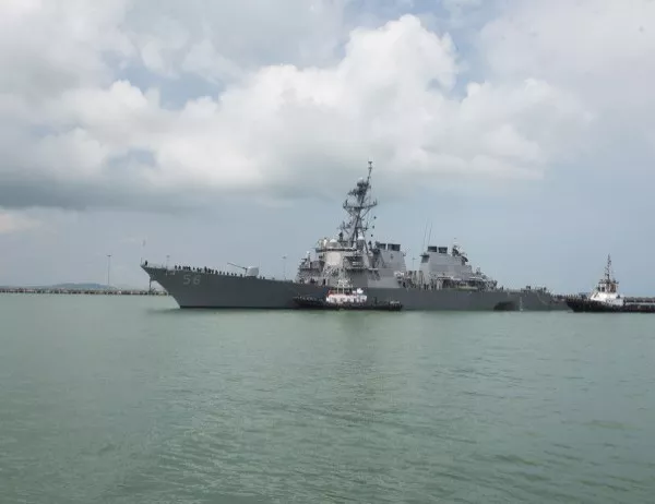 Китай с гневна реакция заради военни кораби на САЩ в Южнокитайско море