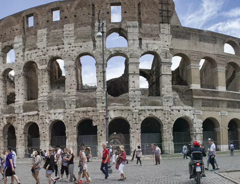 За спомен: Германски тийнейджър също "се разписа" на Колизеума в Рим