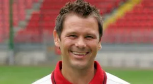 {{ otherArticle[0].article.title }}