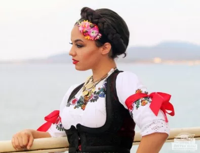 Цветно дефиле и галаконцерт закриват Международния фолклорен фестивал в Бургас