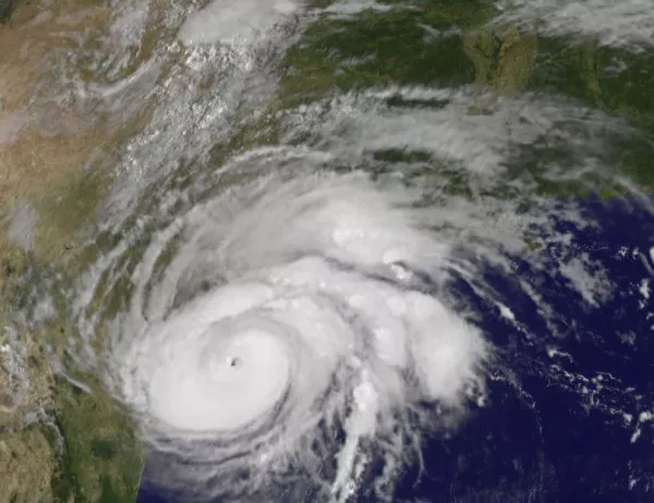 Най-малко 25 души са загинали след урагана "Харви"