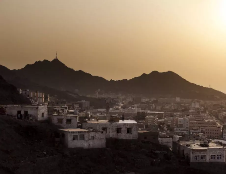 Точно преди Коледа: Саудитска Арабия бомбардира столицата на Йемен