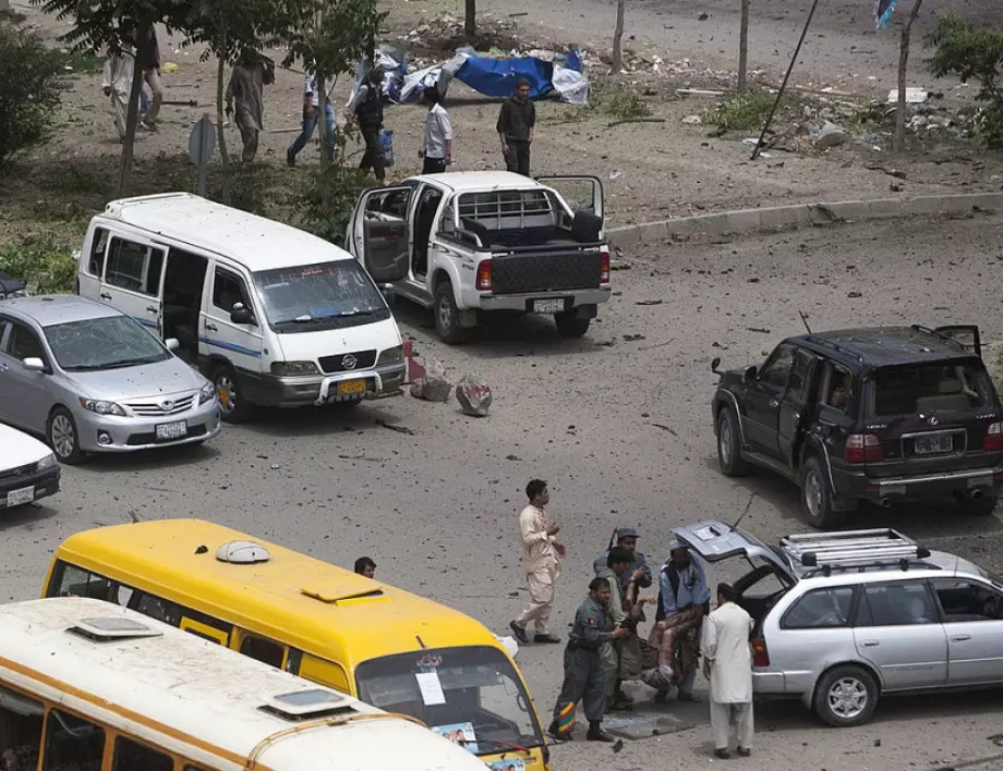 Атентат в Кабул, талибаните отвърнаха с удари срещу "Ислямска държава"