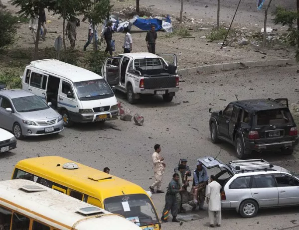 Най-малко души 18 станаха жертва при самоубийствен атентат в Афганистан