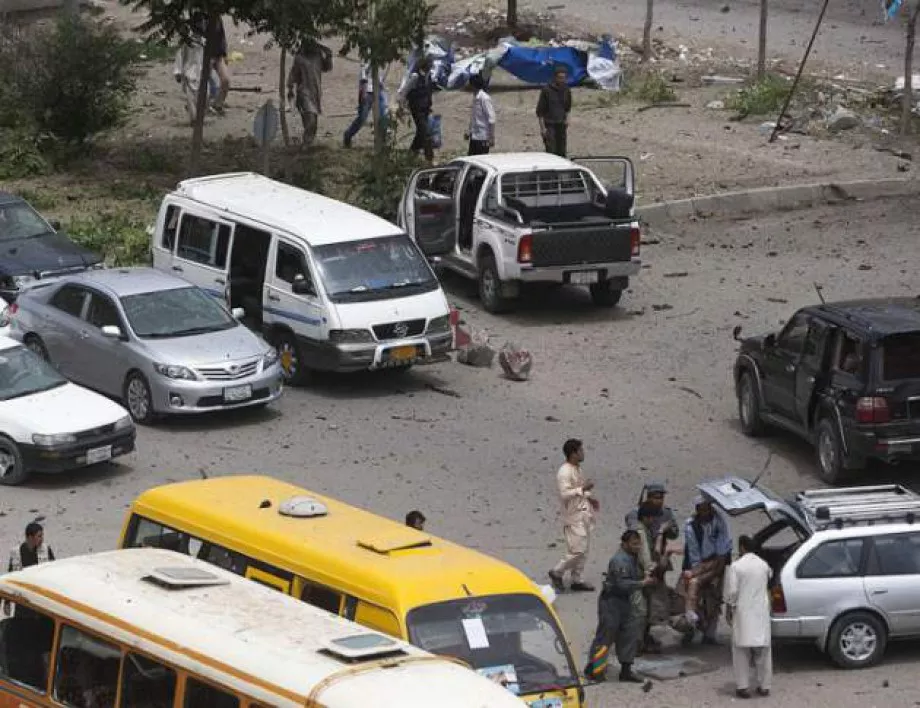 Талибаните поеха отговорност за атаката в Кабул, ранените са близо 100 души