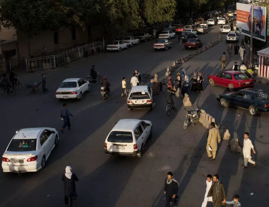 Нова драма в Кабул: Талибаните затвориха летището за афганистанци 