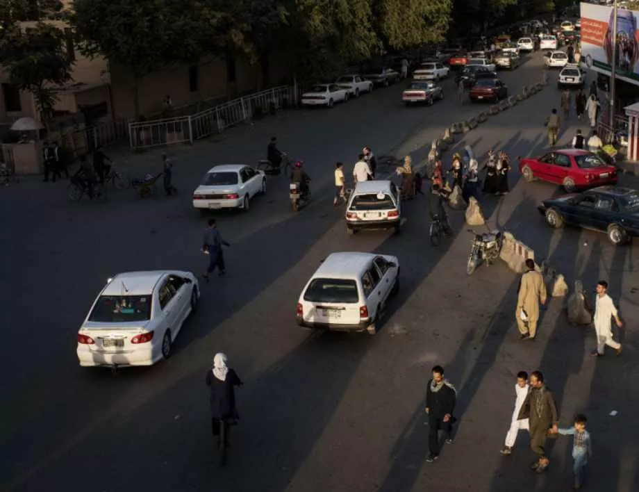 Евакуираха 400 чужденци от "зелената зона" в Кабул