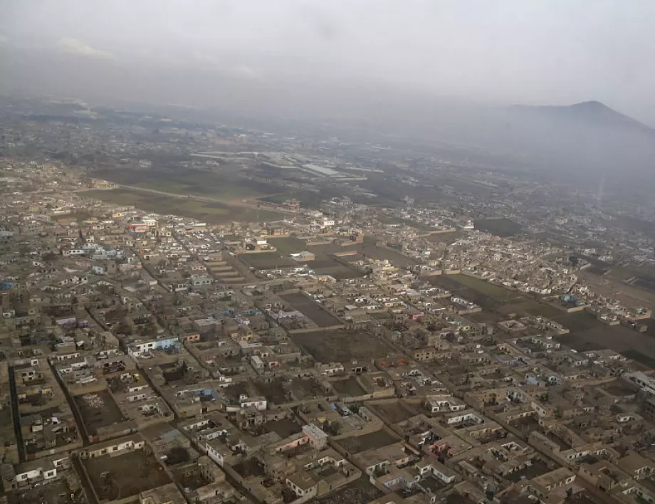 Бомба погуби бивш телевизионен водещ в Кабул 