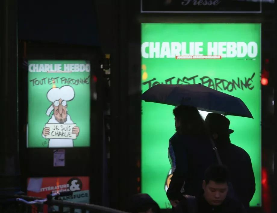 Пет години след касапницата "Шарли Ебдо" критикува новите форми на цензура (СНИМКИ)