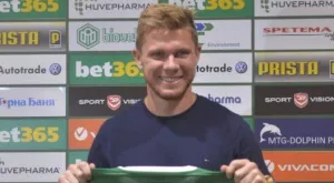 {{ otherArticle[0].article.title }}