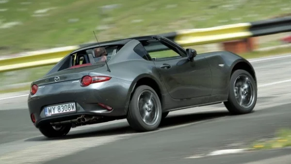 Mazda MX-5 RF: Покорителката на завоите (тест-драйв)