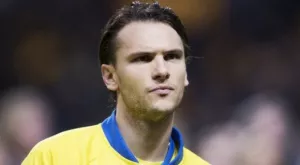 {{ otherArticle[0].article.title }}