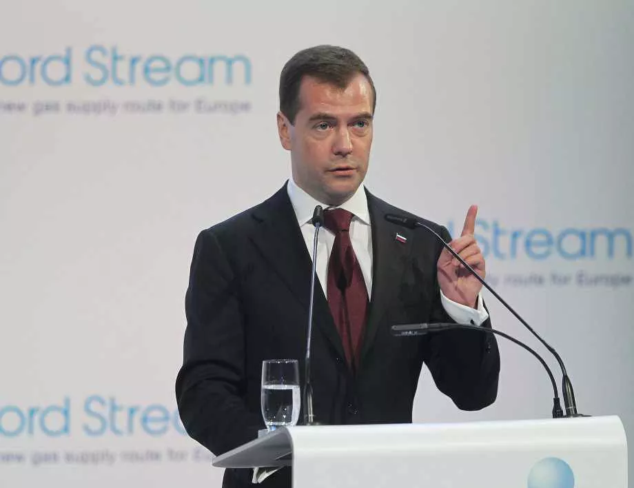 Медведев: Русия е готова да подкрепи Сърбия за суверенитета й