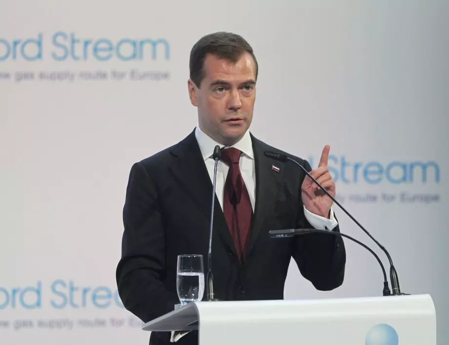 Медведев вижда "печален край" на Бундестага заради доставката на оръжие в Киев