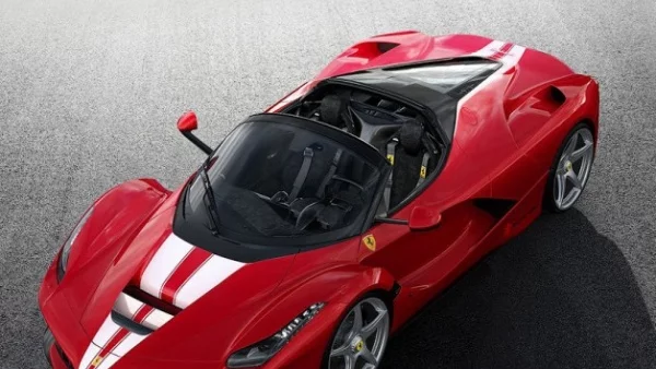 Последното LaFerrari ще спасява децата по света