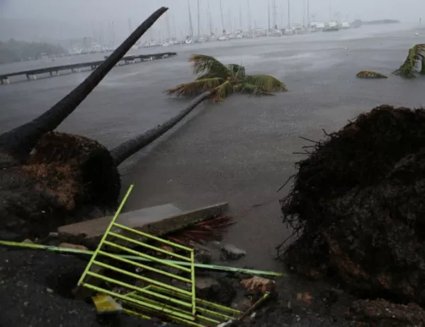 Само за денонощие ураганът "Мария" се превърна в чудовище като "Ирма"