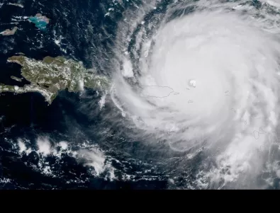 Бахамите се готвят за връхлитането на урагана 