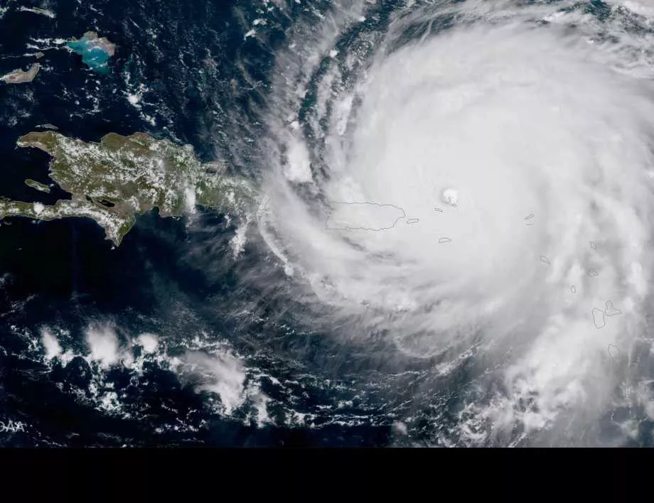 Бахамите се готвят за връхлитането на урагана "Дориан"
