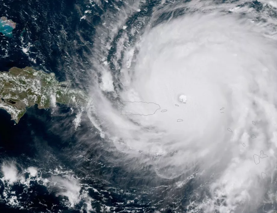 "Дориан" вече е ураган от пета категория