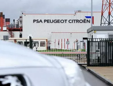 Подпалиха завод на Peugeot във Франция
