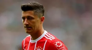 Левандовски подлуди феновете с маниашки танц (ВИДЕО)