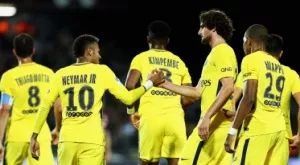 Дани Алвеш изведе Неймар и Кавани на вечеря за помирение