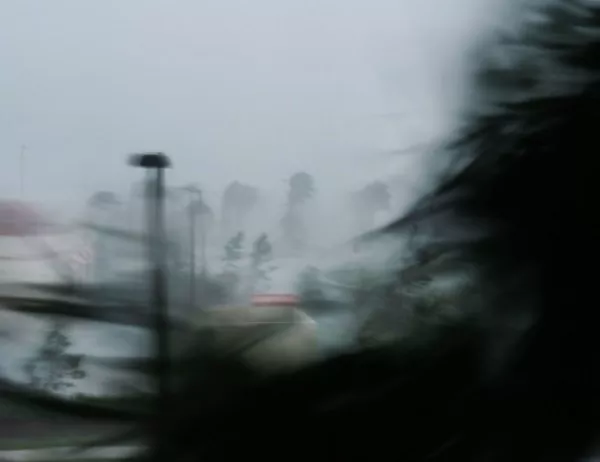 Мощен ураган помете Италия, има загинали (ВИДЕО+СНИМКИ)