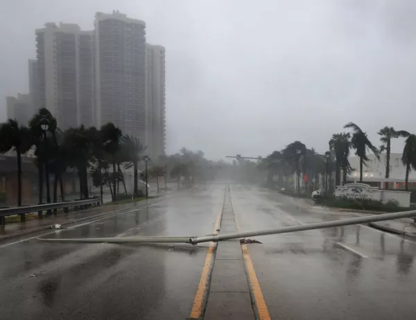 Ураганът "Мария" отслабна до тропическа буря преди да достигне САЩ