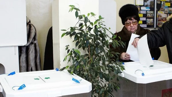 Руснаците гласуват на местни и регионални избори на фона на призиви за протести