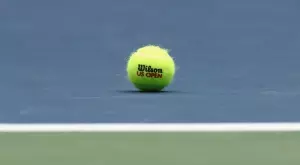 Кайли Макензи съди бившия си треньор за посегателство